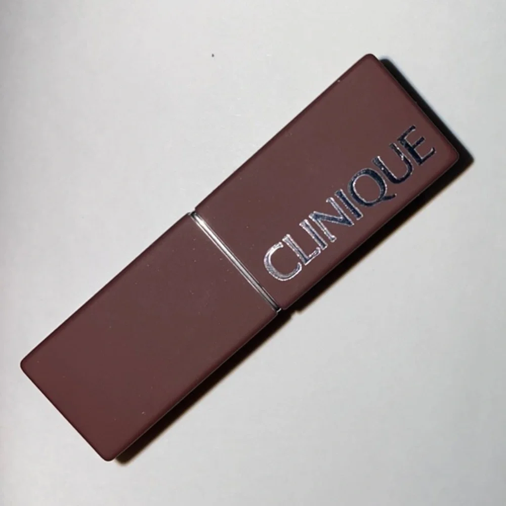 Even Better Pop Lip Colour Foundation Lipstick in Velvet Kisses